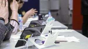 AEP: 32,71% prezenţa la vot în Capitală